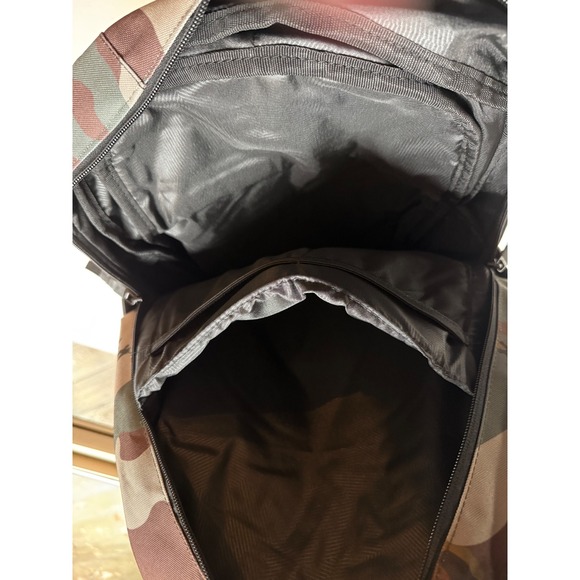 Volcom Everstone Skate Backpack Camouflage OSFM Padded Laptop Sleeve - Picture 6 of 6